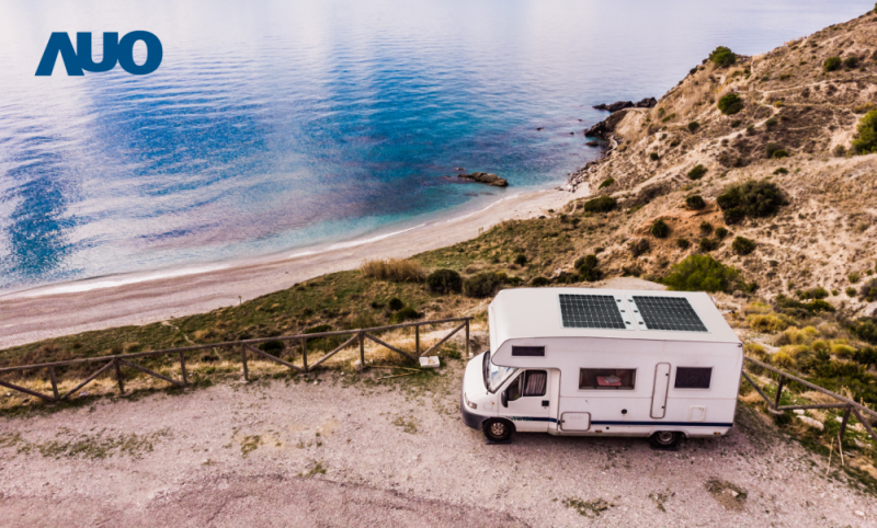 「可撓輕量化太陽光電板SunCurva」使用輕量特殊耐候型複合板取代傳統太陽能板的玻璃前板，不僅降低70%重量，每米平方僅3Kg；具有抗衝擊性能及通過電磁相容性測試，可應用於交通運輸工具，如露營車、遊艇等